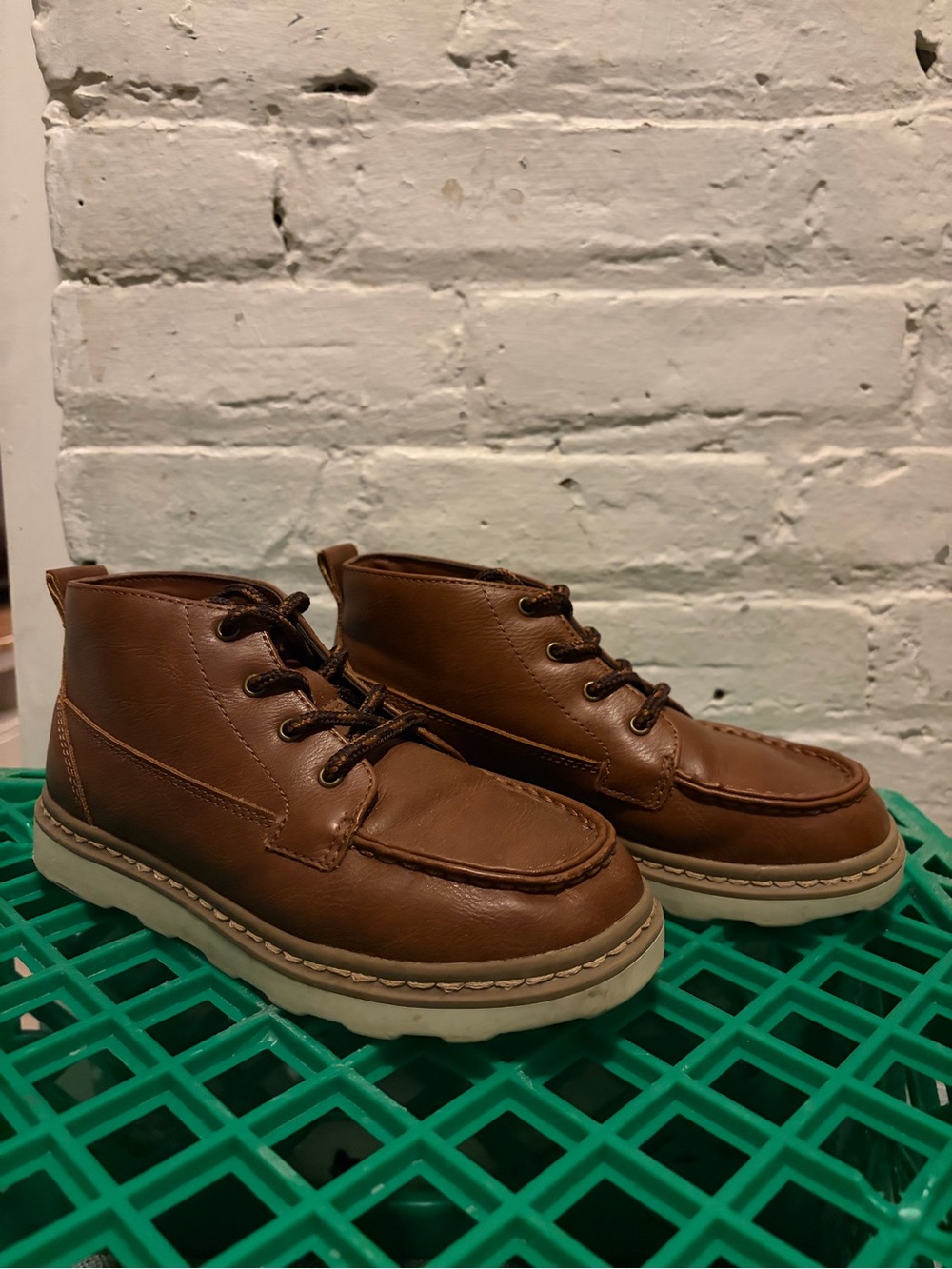 Old Navy Boys Brown Moc Toe Chukka Boots Size 2Y Lace Up